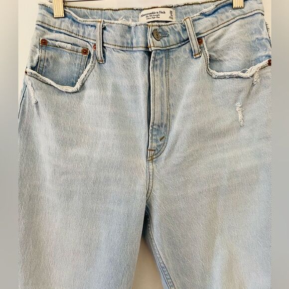A&F The 90s Straight Ultra high rise Jean Size 8 Extra Short Ripped knee - Picture 4 of 8